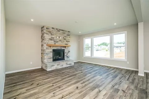 Living - 617 Strathclyde Dr, O'fallon, MO 63368 photo 4 of 6