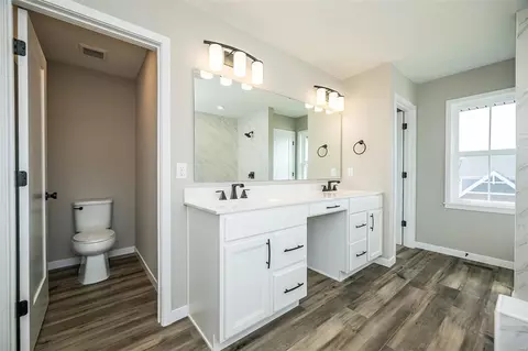 Bath - 617 Strathclyde Dr, O'fallon, MO 63368 photo 2 of 4