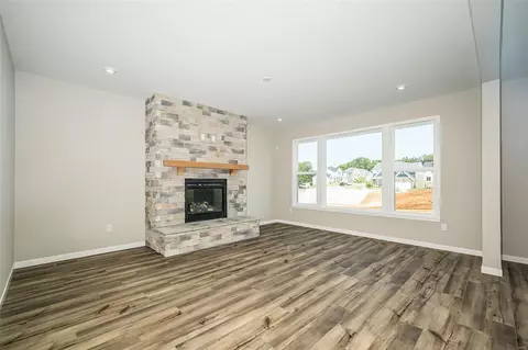 Living - 617 Strathclyde Dr, O'fallon, MO 63368 photo 2 of 6