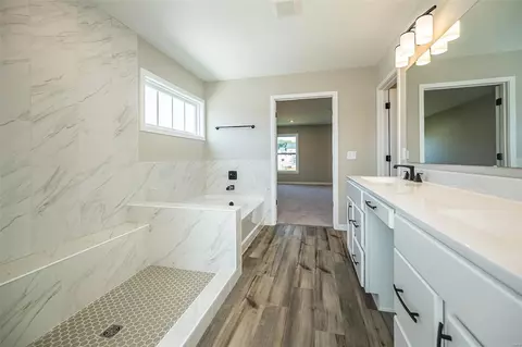 Bath - 617 Strathclyde Dr, O'fallon, MO 63368 photo 3 of 4