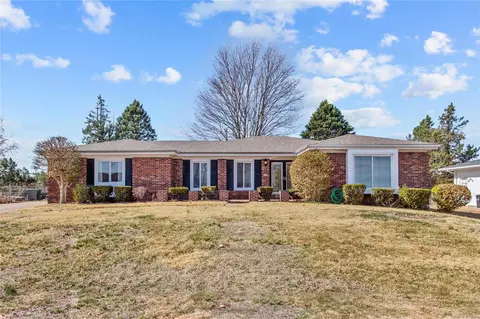 2085 Aqueduct Dr, Florissant, MO 63033
