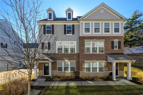 8024 Central Park Dr, Saint Louis, MO 63117