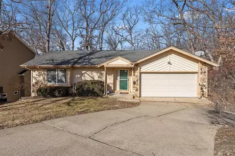 462 Oak Hill Dr, Lake Saint Louis, MO 63367