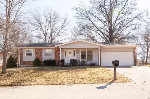 3538 Ridgewood Dr, Saint Charles, MO 63303