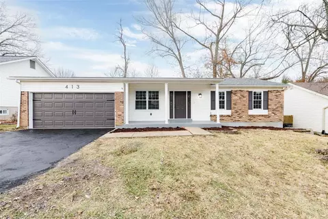 413 Woodland Hill Ct, Manchester, MO 63021