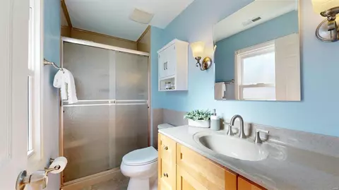 Bath - 331 Elmcrest Dr, Ballwin, MO 63011 photo 3 of 6