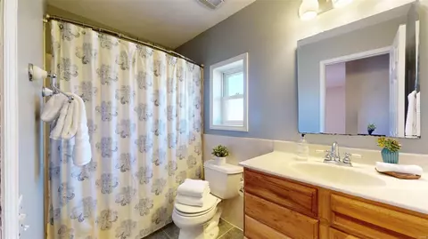 Bath - 331 Elmcrest Dr, Ballwin, MO 63011 photo 5 of 6