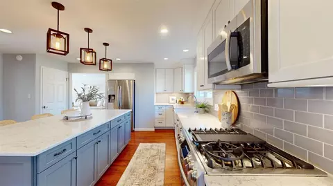 Kitchen - 331 Elmcrest Dr, Ballwin, MO 63011 photo 5 of 6