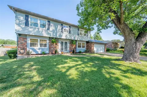 Exterior - 331 Elmcrest Dr, Ballwin, MO 63011 photo 4 of 19