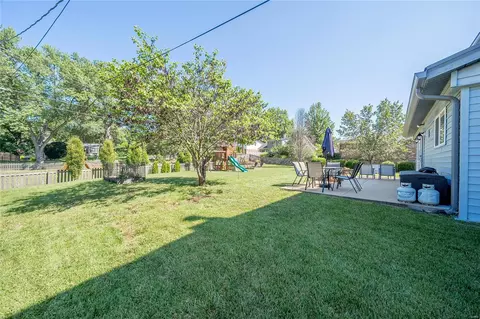 Exterior - 331 Elmcrest Dr, Ballwin, MO 63011 photo 18 of 19