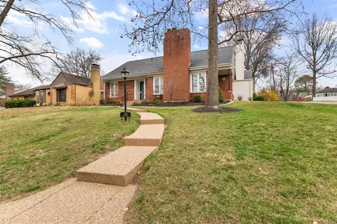 1195 Hillard Rd, Glendale, MO 63122