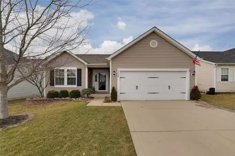 2042 Preston Woods Pkwy, Lake Saint Louis, MO 63367