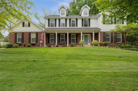 424 Woodview Manor Ln, Saint Louis, MO 63122