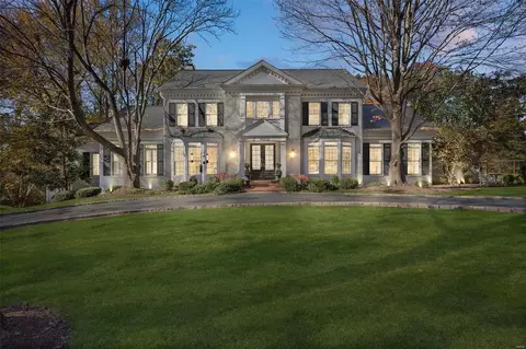 401 Conway Aire Dr, Creve Coeur, MO 63141