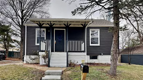 9715 Mcdowell Pl, Saint Louis, MO 63114