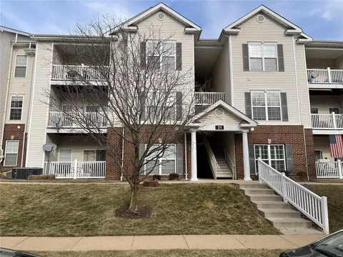 31 Kassebaum Ln #303, Saint Louis, MO 63129