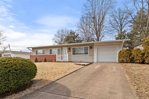2947 Annunciation Dr, Saint Louis, MO 63125