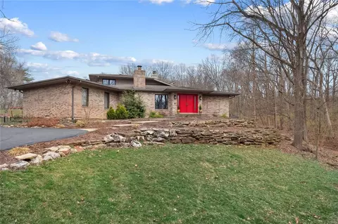 12662 Bradford Woods Dr, Sunset Hills, MO 63127