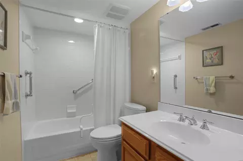 Bath - 147 Baxter Heights Ct, Manchester, MO 63011 photo 5 of 5