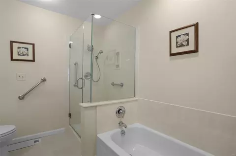 Bath - 147 Baxter Heights Ct, Manchester, MO 63011 photo 3 of 5