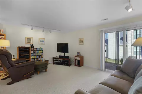 Living - 147 Baxter Heights Ct, Manchester, MO 63011 photo 3 of 4