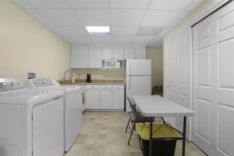 Kitchen - 147 Baxter Heights Ct, Manchester, MO 63011 photo 5 of 5