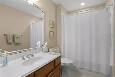 Bath - 147 Baxter Heights Ct, Manchester, MO 63011 photo 4 of 5