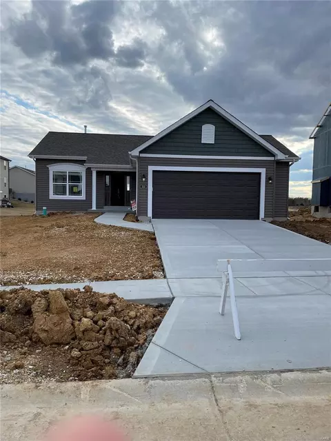 333 Valley Bluff Dr, Wentzville, MO 63385