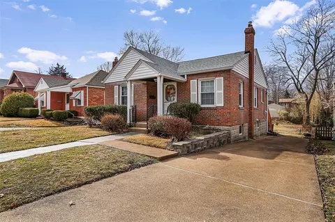2427 Brown Rd, Saint Louis, MO 63114