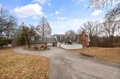 10149 Bauer Rd, Saint Louis, MO 63128