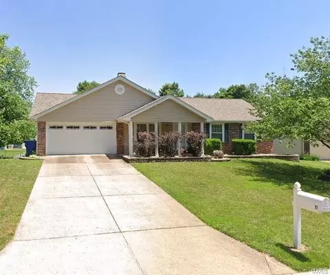 11 Crescent Hills Dr, Saint Peters, MO 63376