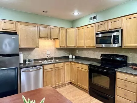 717 Ridgeside Dr #D, Ballwin, MO 63021 photo 5