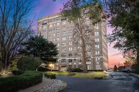 3438 Russell Blvd #301, Saint Louis, MO 63104