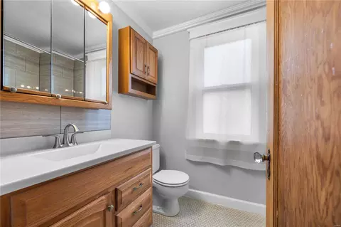 Bath - 3924 Eiler St, Saint Louis, MO 63116 photo 1 of 3