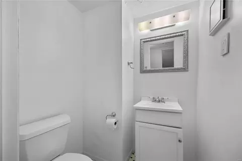 Bath - 3924 Eiler St, Saint Louis, MO 63116 photo 2 of 3