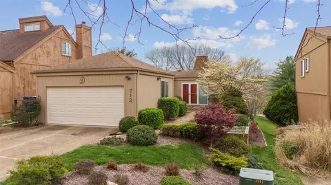 712 Country Stone Ct, Manchester, MO 63021