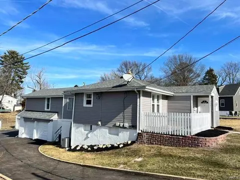 9907 Dennison Ave, Saint Louis, MO 63114