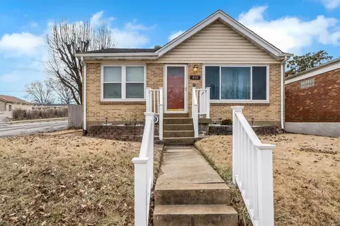 800 Cumberland Dr, Saint Louis, MO 63125