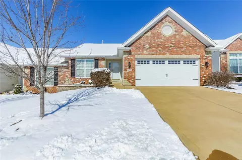 279 Glasgow Dr, Saint Charles, MO 63301