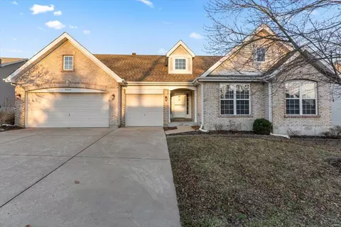 7854 Pinetop Dr, Saint Louis, MO 63129