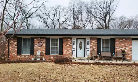 6653 Cortena Dr, Hazelwood, MO 63042