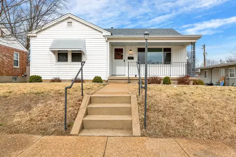1016 Jackson St, Saint Charles, MO 63301