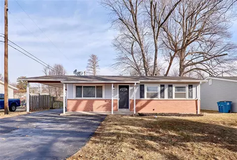 11913 Glenridge Dr, Maryland Heights, MO 63043