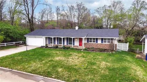 1207 Timber Run Dr, Saint Louis, MO 63146