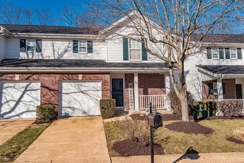 1067 Big Bend Crossing Dr, Manchester, MO 63088