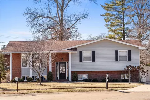 9255 Cordoba Ct, Crestwood, MO 63126