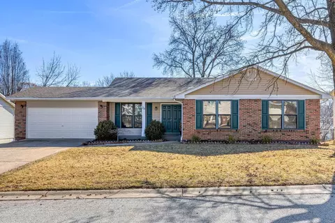 718 Greenridge Ln, Saint Peters, MO 63376