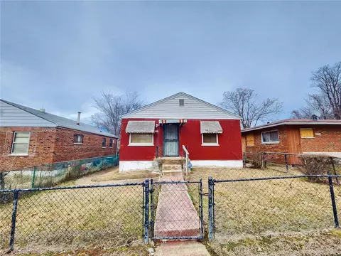 5875 Roosevelt Pl, Saint Louis, MO 63120
