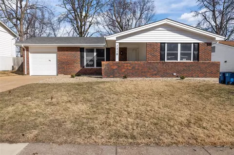 2418 Wesington Dr, Maryland Heights, MO 63043