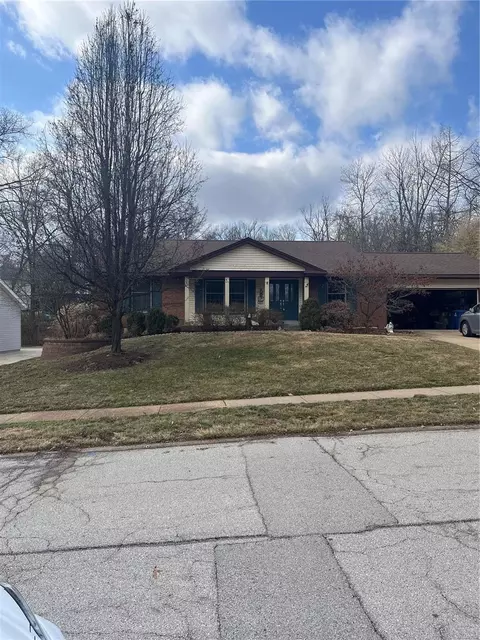 913 Penny Ln, Ballwin, MO 63011 photo 2